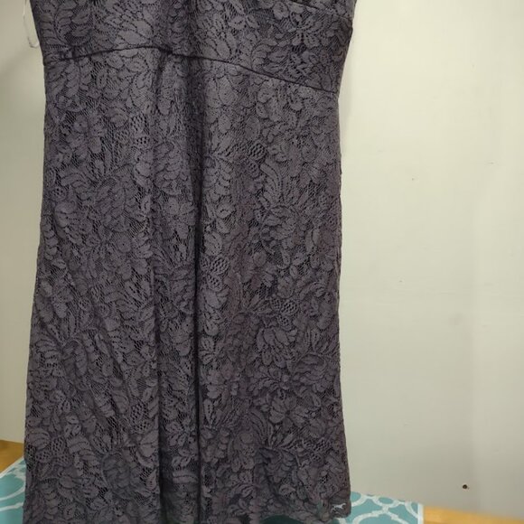 B2 JASMINE DARK PLUM PURPLE LACE OVER LINING SLEEVELESS FORMAL DRESS SIZE 22 - Picture 3 of 11